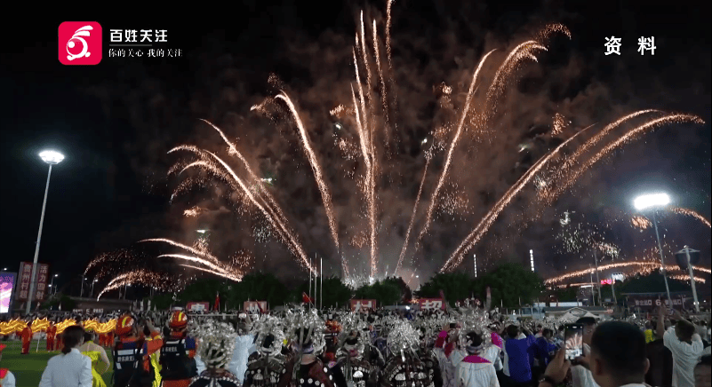 中国速度+村超温度！直击榕江500人昼夜鏖战，球场奇迹重生！