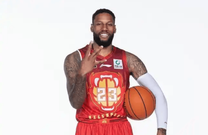 正式退役？威姆斯官宣决定，8年CBA薪水曝光，广东或退役球衣