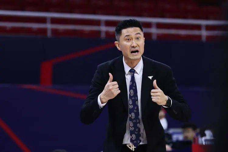 CBA篮协罚单？吉伦沃特旧账恐让主帅凉凉！