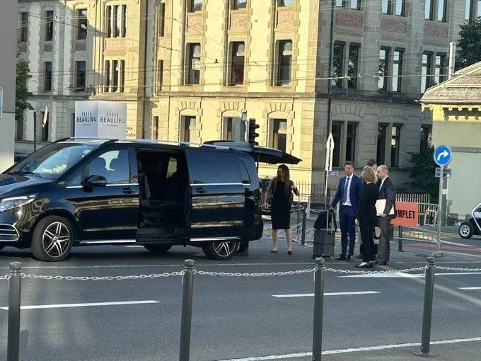 记者：水晶宫带着7箱证据出席CAS听证会，高调从正门进入