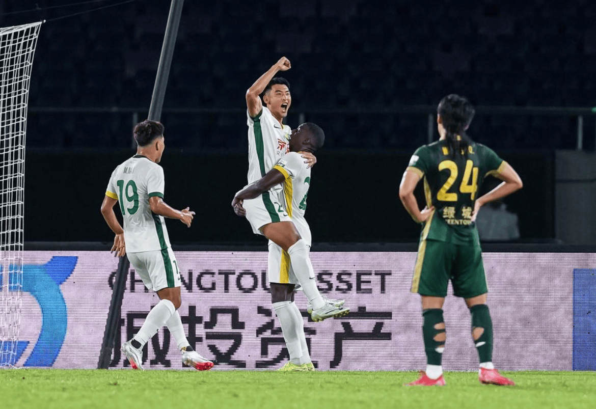 中超最新积分战报:梅州征服客场,国安奇迹逆袭,前4差距缩小