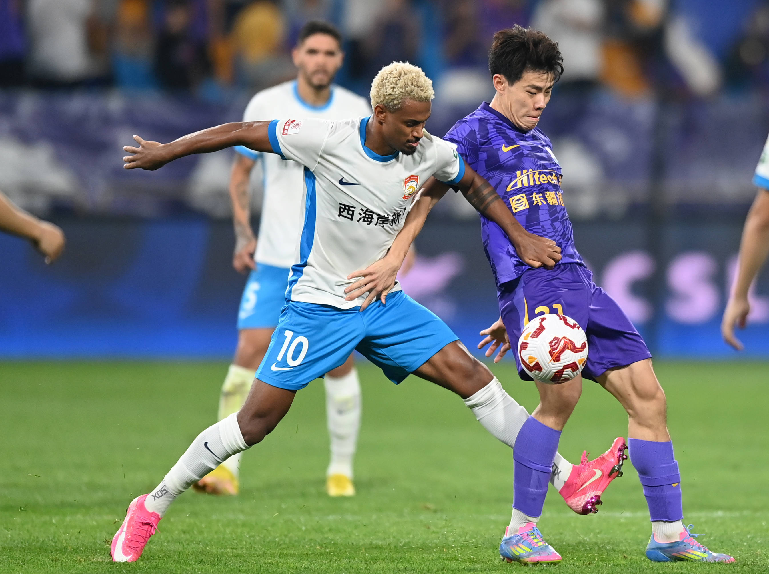 （体育）足球——中超：天津津门虎平青岛西海岸