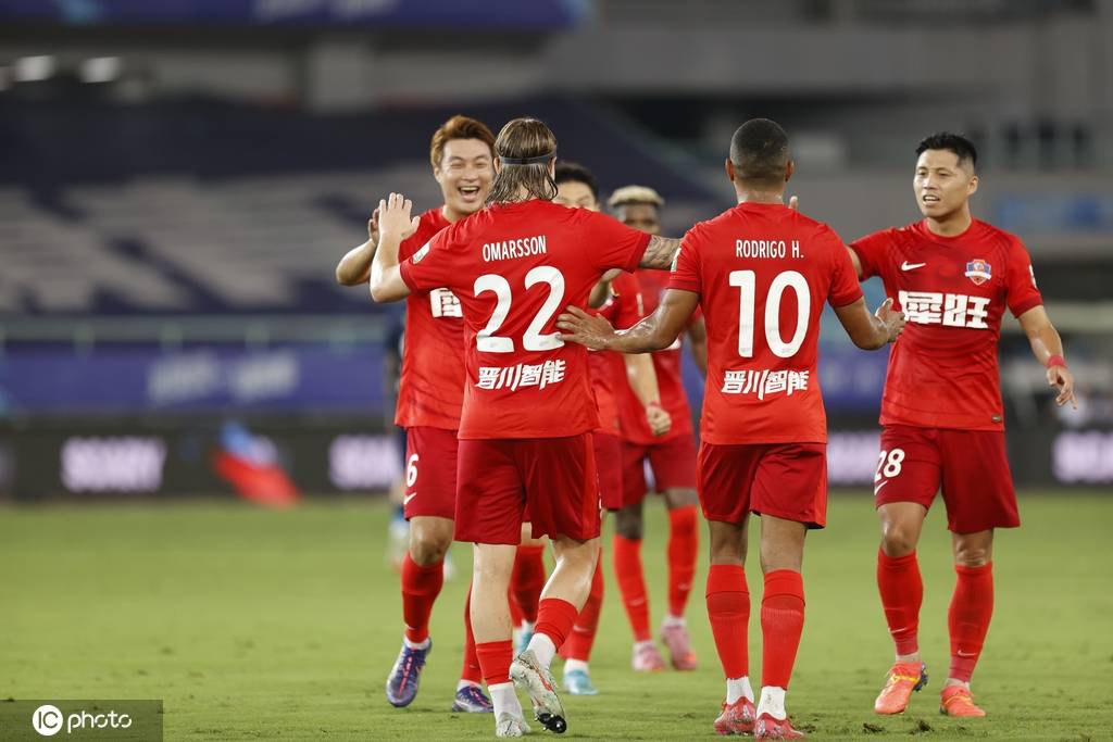 中超-恩戈姆传射 梅州2-1三镇获近12轮首胜