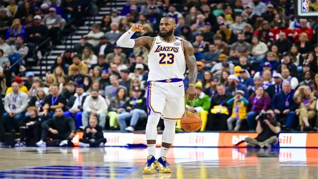 跳出合同？詹姆斯退役时间基本确定，湖人队威逼利诱：下家二选一