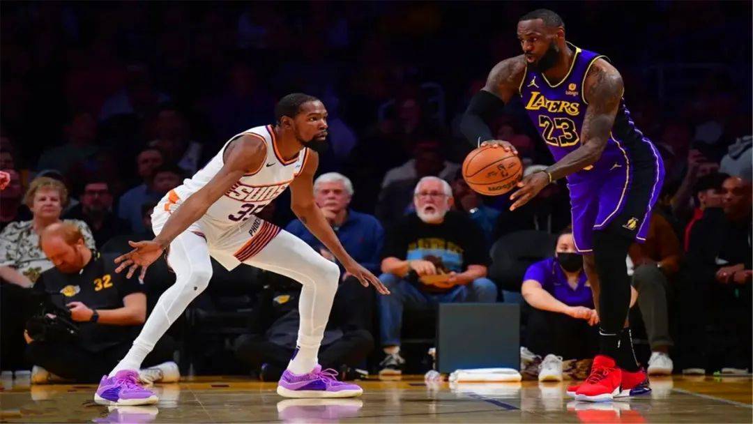 跳出合同？詹姆斯退役时间基本确定，湖人队威逼利诱：下家二选一