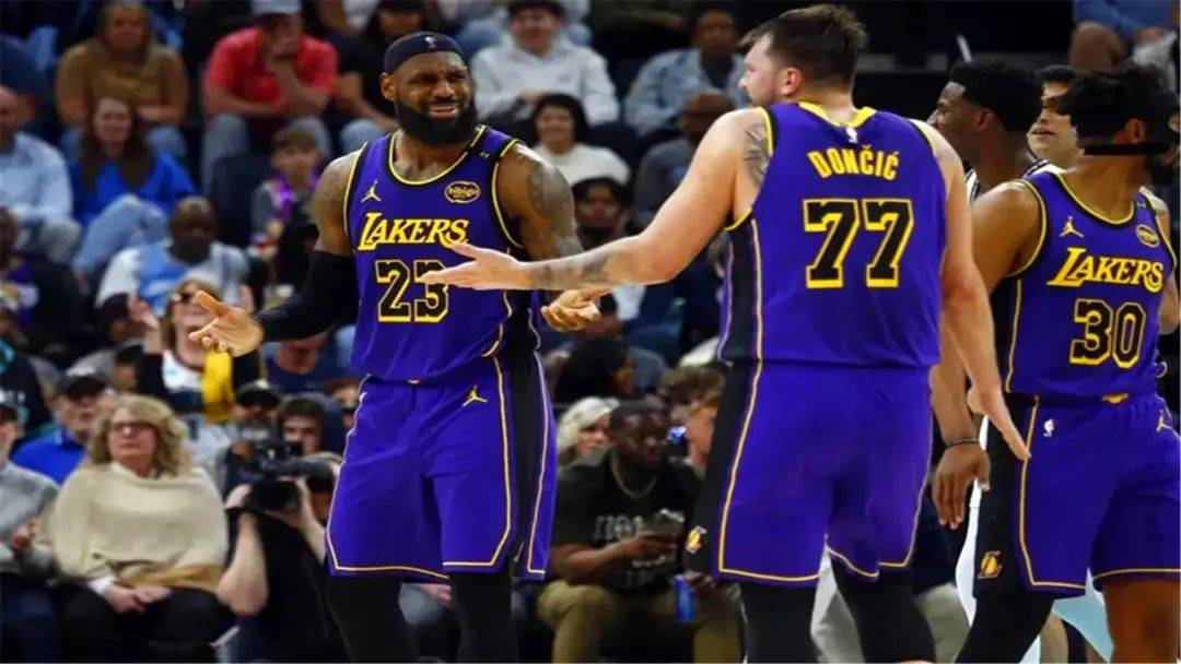 跳出合同？詹姆斯退役时间基本确定，湖人队威逼利诱：下家二选一