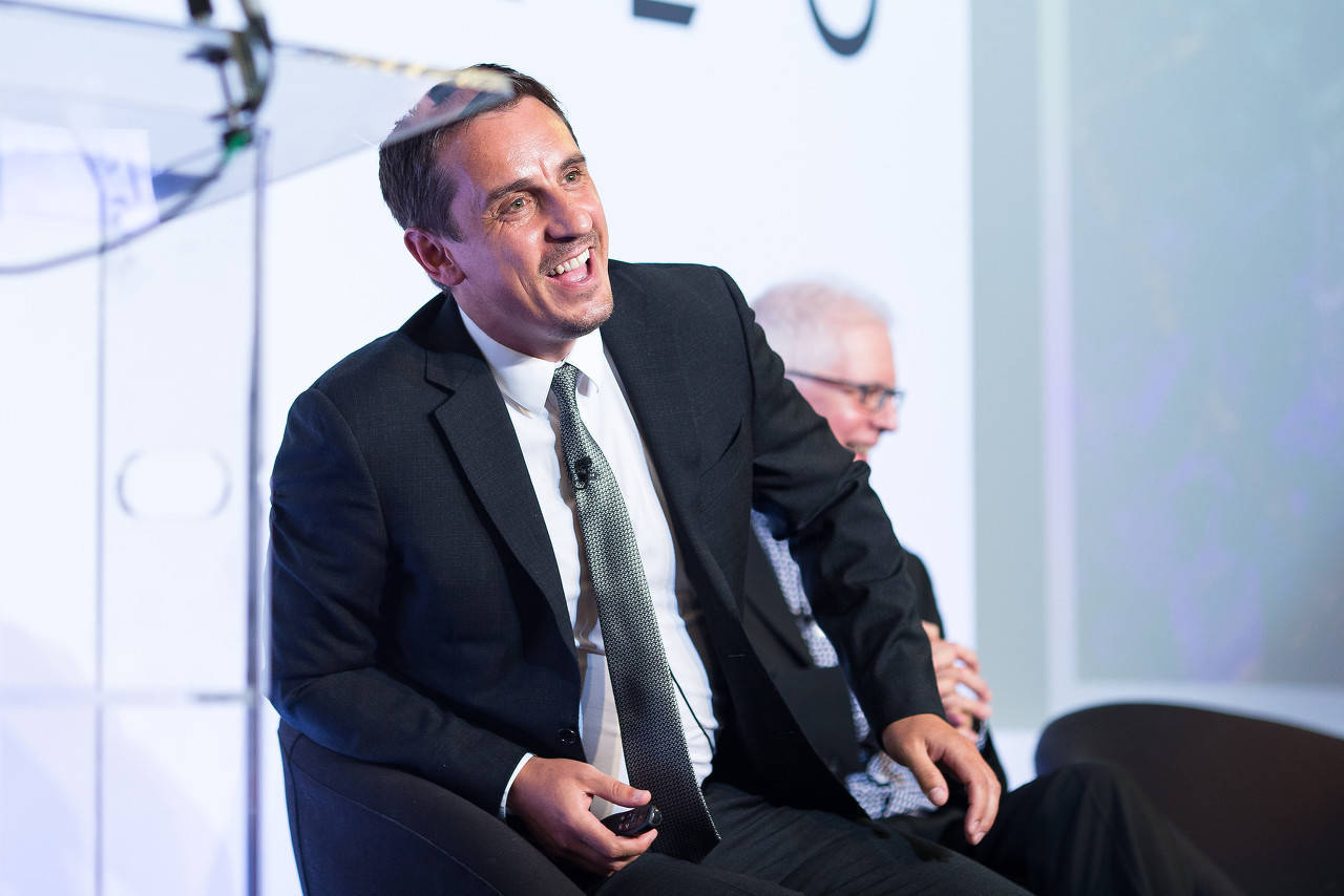 电讯报：内维尔以为没在直播，表示不想靠近利兹联支持者