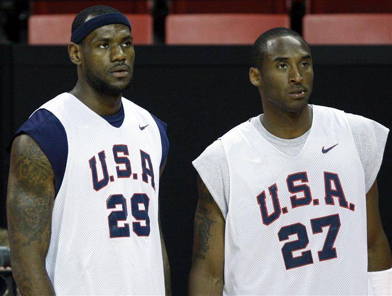 詹姆斯：我从小视科比为偶像，曼巴永恒