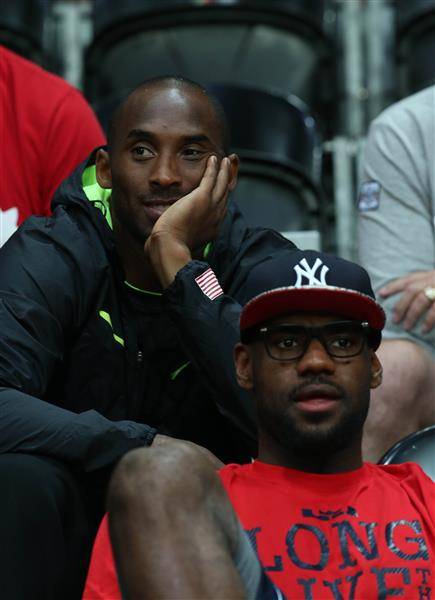 詹姆斯:我从小视科比为偶像,曼巴永恒