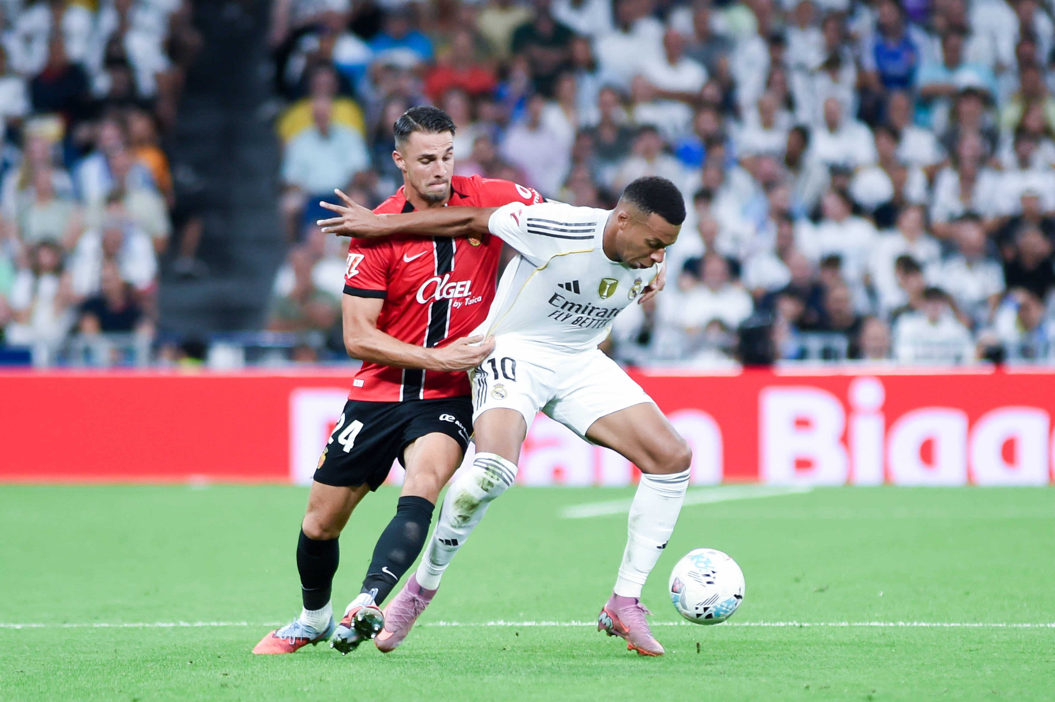 (体育)足球——西甲:皇家马德里胜马略卡