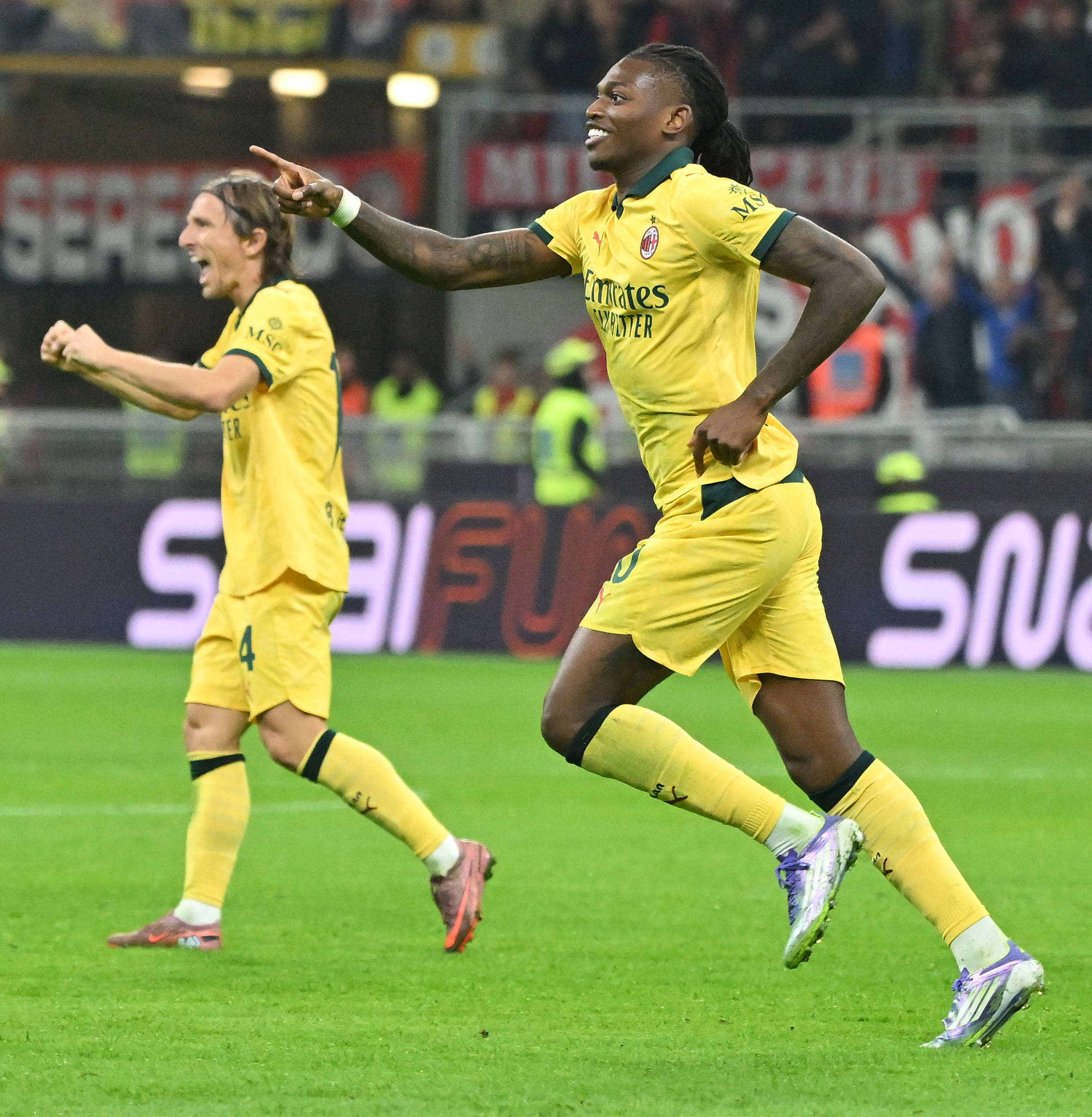 （体育）足球——意甲：AC米兰胜佛罗伦萨